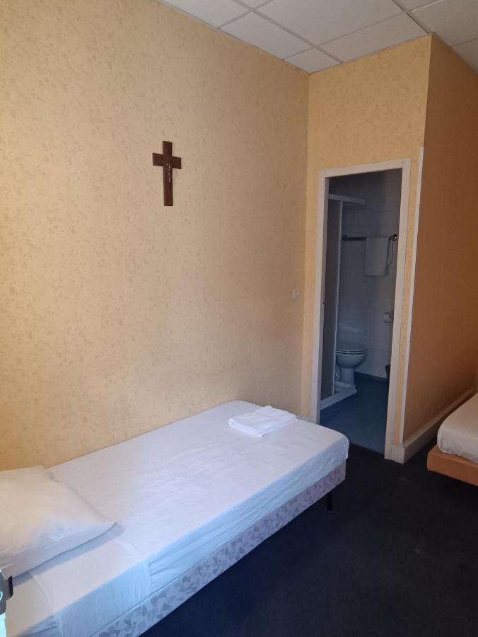 Chambre Chez Marie Et Didier 1 Minute A Pied Du Sanctuaire De Lourdes Exterior foto