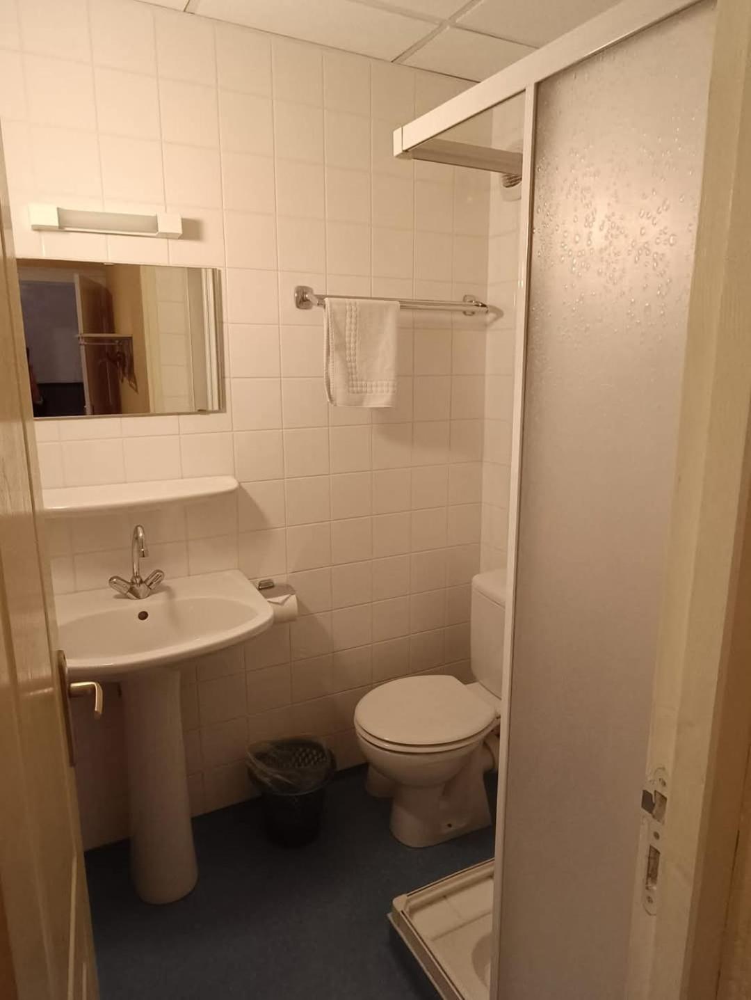 Chambre Chez Marie Et Didier 1 Minute A Pied Du Sanctuaire De Lourdes Exterior foto